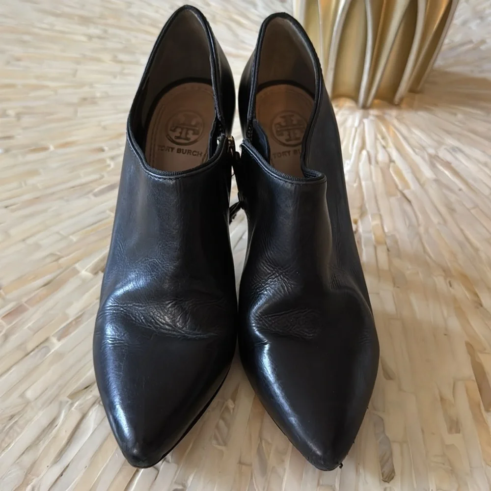 Tory Burch Chic Black Leather Ankle Boots w zippers‎